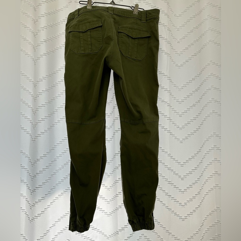 Aventura Women's Olive Cropped Pants - Picture 4 of 6